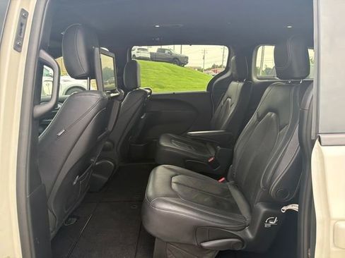 Used 2019 Chrysler Pacifica Touring-L Plus w/ Advanced Safetytec Group FWD image 25