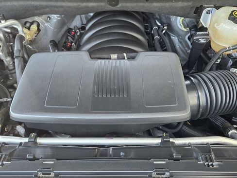 Used 2023 Chevrolet Suburban LT image 30