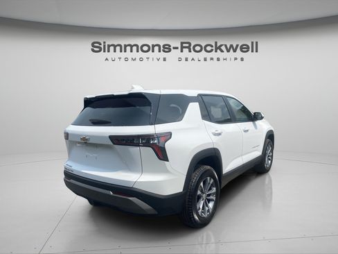 Used 2025 Chevrolet Equinox LT AWD/4WD image 5