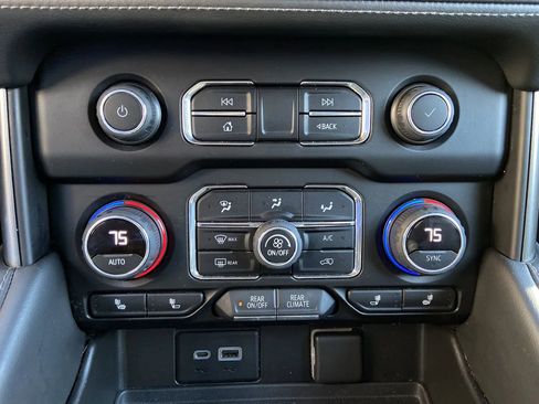 Used 2022 Chevrolet Suburban Z71 w/ Off-Road Capability Package image 23