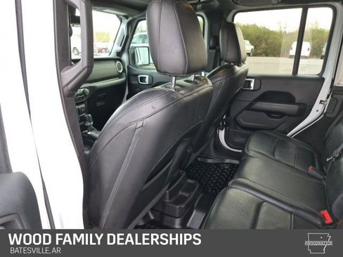 Used 2019 Jeep Wrangler Unlimited Sahara image 23