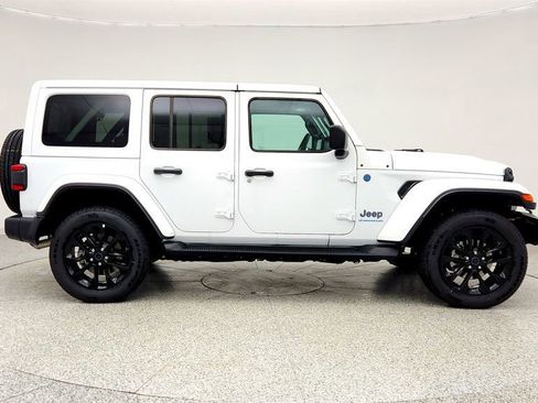 Used 2025 Jeep Wrangler Unlimited Sahara image 4