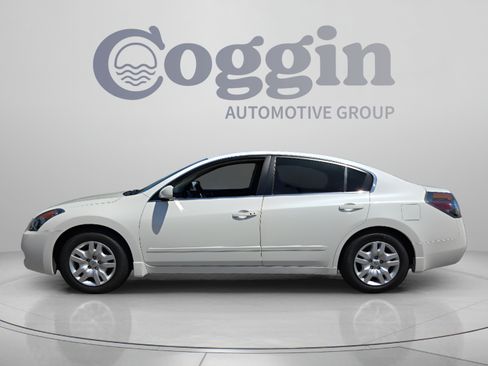 Used 2009 Nissan Altima 2.5 S w/ Convenience Pkg FWD image 2