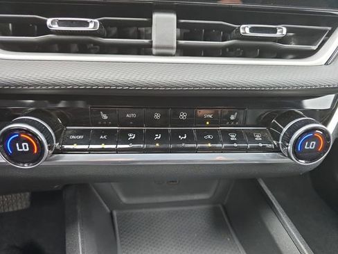 Used 2025 Chevrolet Equinox LT w/ Convenience Package II FWD image 4