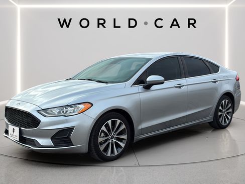 Used 2020 Ford Fusion SE AWD/4WD image 11