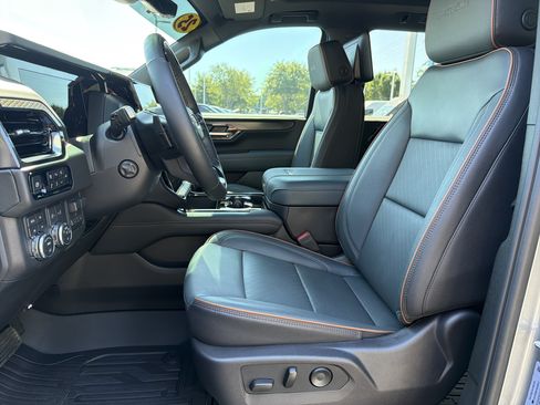 Used 2025 GMC Yukon XL AT4 w/ AT4 Premium Plus Package AWD/4WD image 18