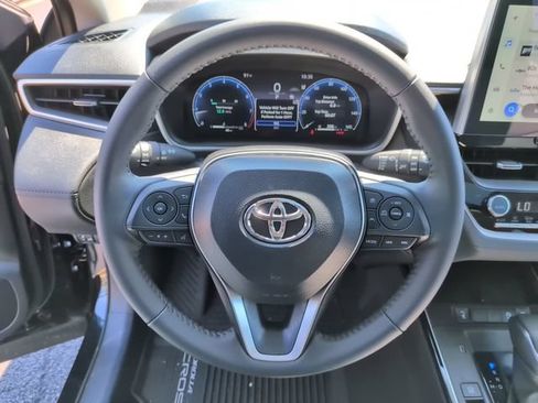 Used 2026 Toyota Corolla Cross XLE w/ Convenience Package FWD image 15