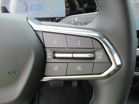 Used 2026 Chevrolet Equinox LT w/ Convenience Package II FWD image 24