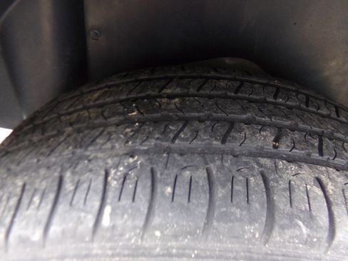 Used 2013 Ford Edge SE image 18