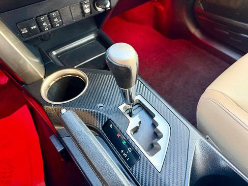 Used 2013 Toyota RAV4 Limited image 33