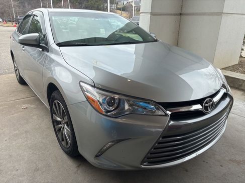 Used 2017 Toyota Camry XLE image 4