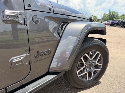 Used 2025 Jeep Wrangler Unlimited Sahara AWD/4WD image 61
