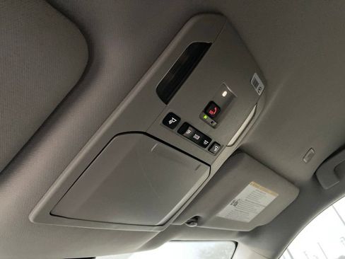 Used 2025 Toyota Highlander LE image 27