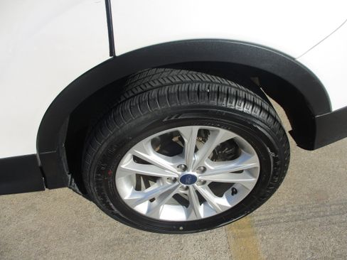 Used 2018 Ford Escape SEL image 4