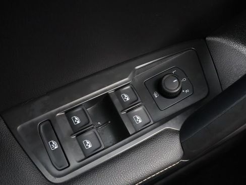 Used 2022 Volkswagen Tiguan S image 34