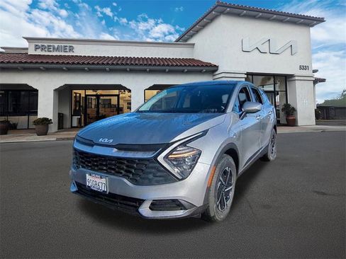 Certified 2025 Kia Sportage LX image 3