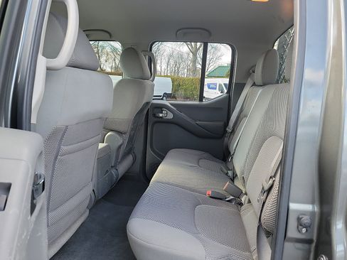 Used 2009 Nissan Frontier SE w/ SE Value Truck Pkg AWD/4WD image 10