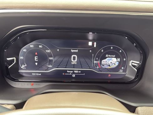 Used 2023 GMC Yukon XL Denali image 14