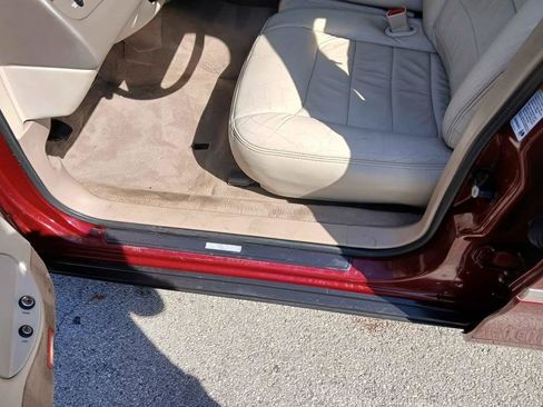Used 1999 Lincoln Town Car Executive RWD image 11