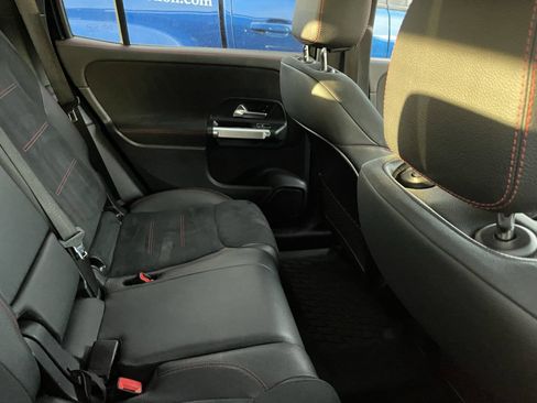 Used 2022 Mercedes-Benz GLB 250 image 9