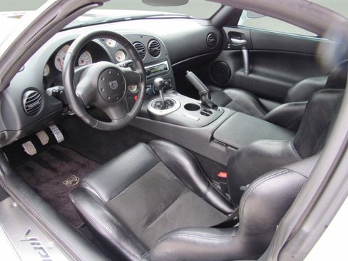 Used 2009 Dodge Viper SRT-10 image 4