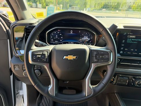 Used 2024 Chevrolet Silverado 2500 LT AWD/4WD image 25