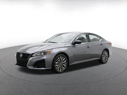 Used 2026 Nissan Altima 2.5 SV FWD image 3