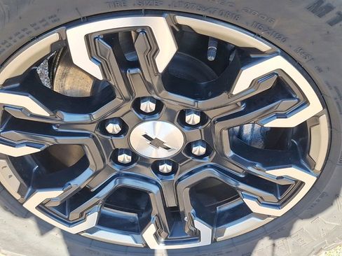 Used 2023 Chevrolet Silverado 1500 ZR2 image 15