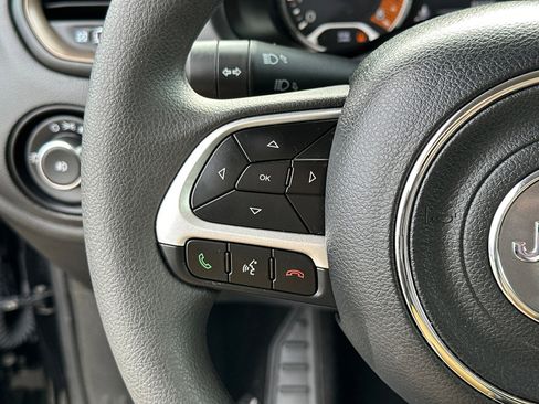 Used 2023 Jeep Renegade Latitude image 25