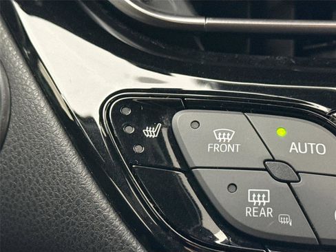 Used 2018 Toyota C-HR XLE image 7