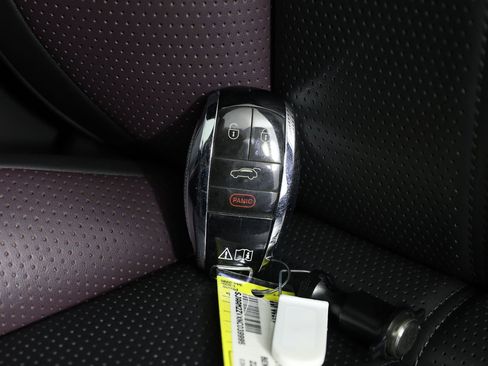 Used 2022 Bentley Bentayga AWD/4WD image 30