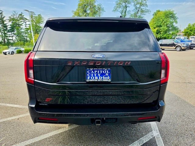 Used 2025 Ford Expedition Active AWD/4WD image 5