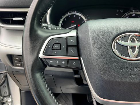 Used 2022 Toyota Highlander XLE AWD/4WD image 23