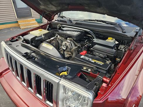 Used 2008 Jeep Commander Sport image 21