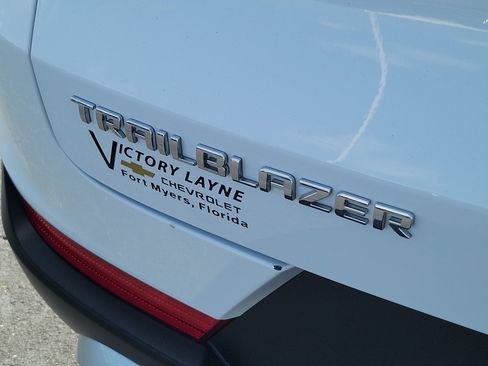 Used 2025 Chevrolet TrailBlazer LT FWD image 6