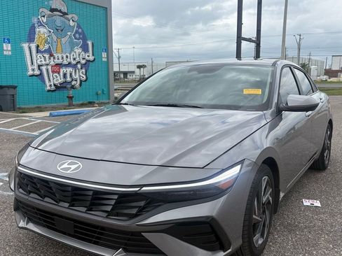 Used 2024 Hyundai Elantra SEL w/ Convenience Package image 7