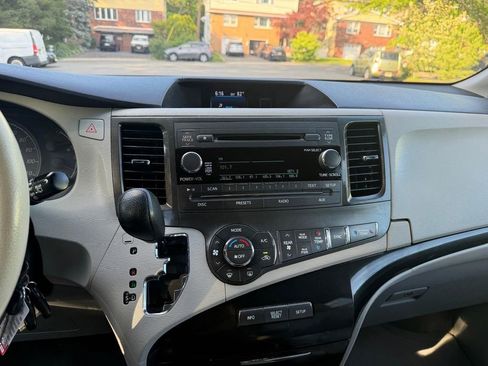 Used 2013 Toyota Sienna LE FWD image 18