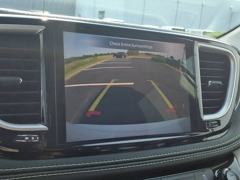 Used 2022 Chrysler Pacifica Touring-L FWD image 13