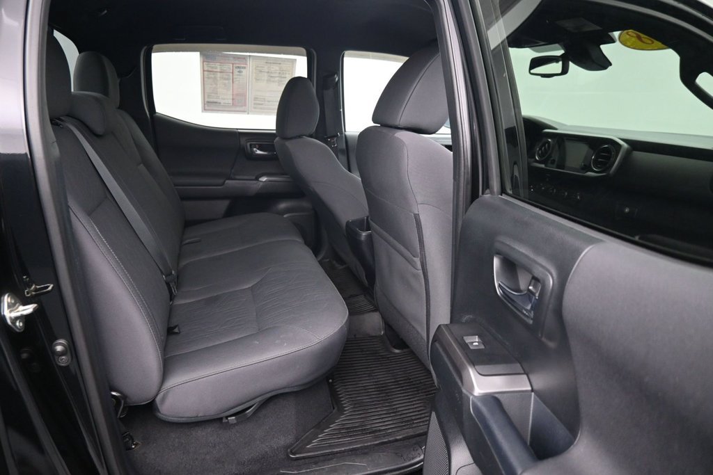 Used 2018 Toyota Tacoma TRD Off-Road w/ Technology Package AWD/4WD image 12