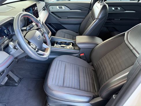 Used 2025 Ford Explorer ST-Line w/ ST-Line Street Pack image 5