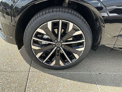 New 2026 Volvo XC60 B5 Ultra w/ Climate Package AWD/4WD image 12