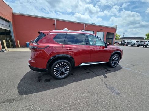 Used 2025 Nissan Rogue Platinum w/ Platinum Premium Package FWD image 10