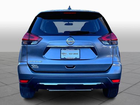 Used 2017 Nissan Rogue S image 4