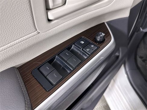 Used 2022 Toyota Sienna LE image 23