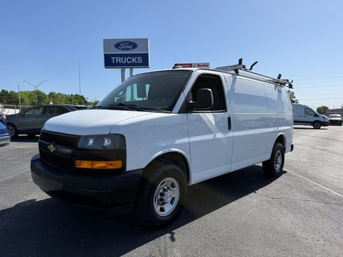 Used 2022 Chevrolet Express 2500 w/ Driver Convenience Package RWD image 4