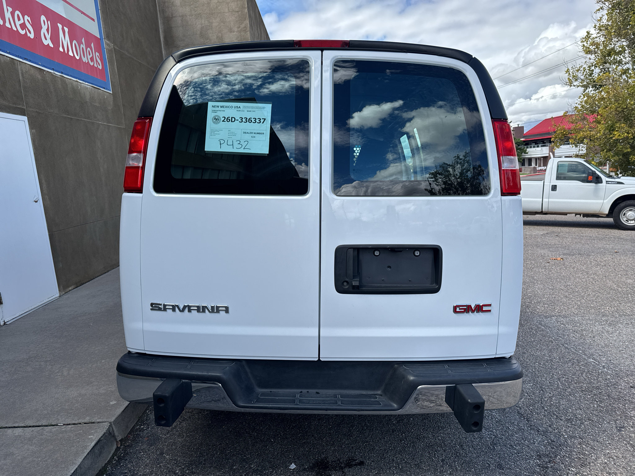 Used 2025 GMC Savana 2500 w/ Driver Convenience Package RWD image 10