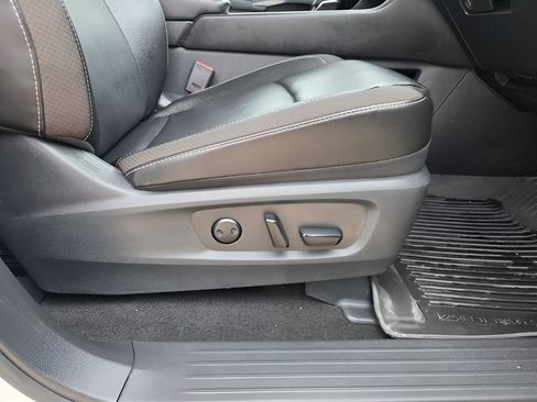 Used 2024 Nissan Pathfinder SL AWD/4WD image 12
