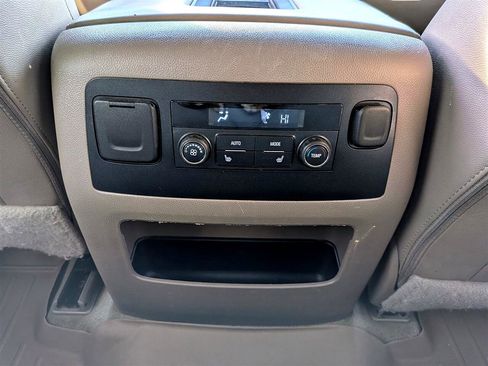 Used 2017 GMC Yukon SLT image 29