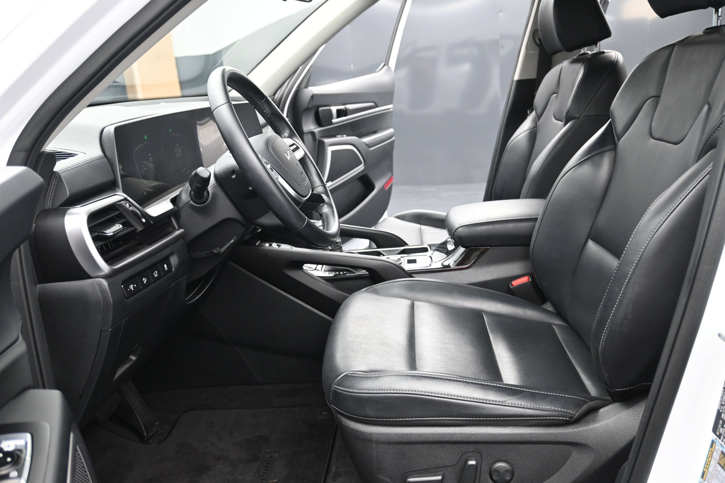 Used 2025 Kia Telluride S FWD image 23