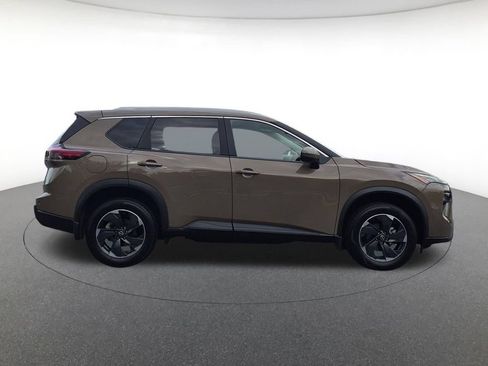 Used 2024 Nissan Rogue SV w/ SV Premium Package AWD/4WD image 4